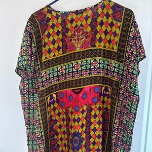 Beautiful print multi-color polyester tunic L
